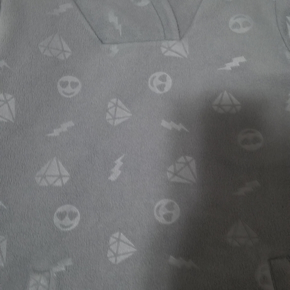 Sweatshirt - Picture 2 of 3